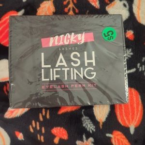 Nikki lashes